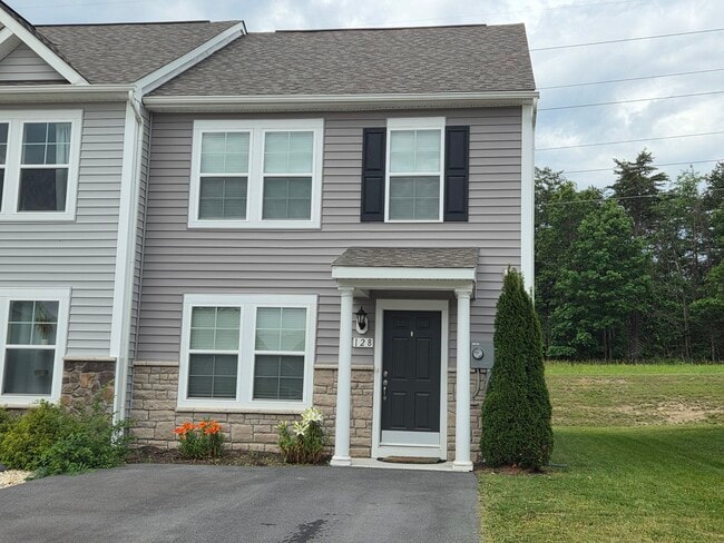 Building Photo - 128 Loblolly Dr