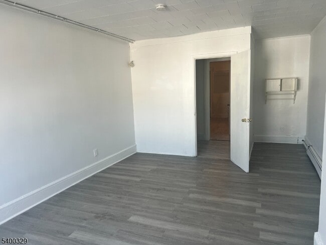 Building Photo - 416-418 E Main St