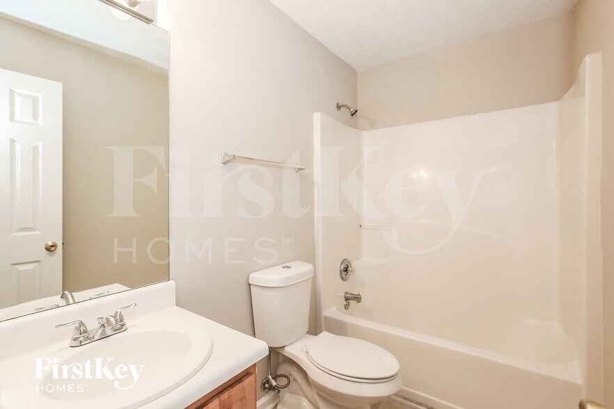 Building Photo - 9522 Sleepy Hollow Ln