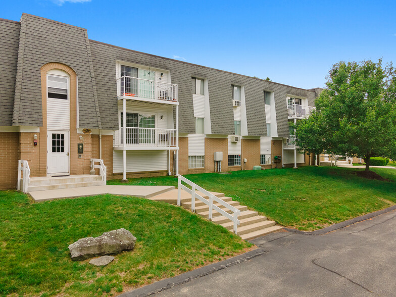 Primary Photo - East Shore Apartment Homes