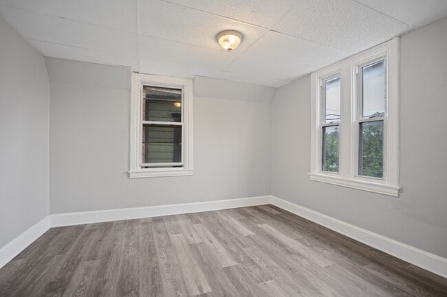 Building Photo - 235 Monmouth St