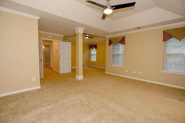Building Photo - Spacious home located in the beautiful and well-established community of Magnolia Bluff in Lake C...