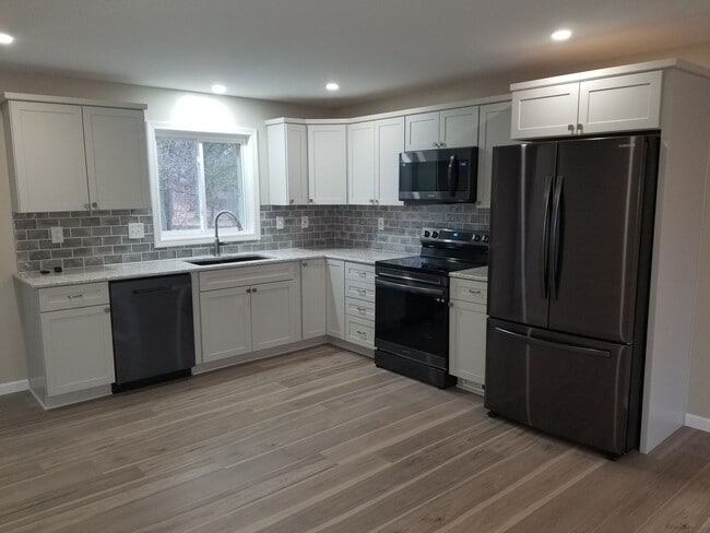Building Photo - Gorgeous, Fully Upgraded/Renovated from to...