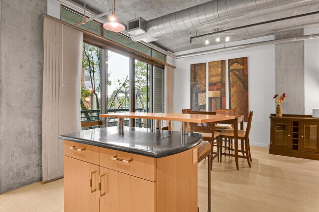 Building Photo - $1,850, 1 bed, 1.5 bath located in Denver ...