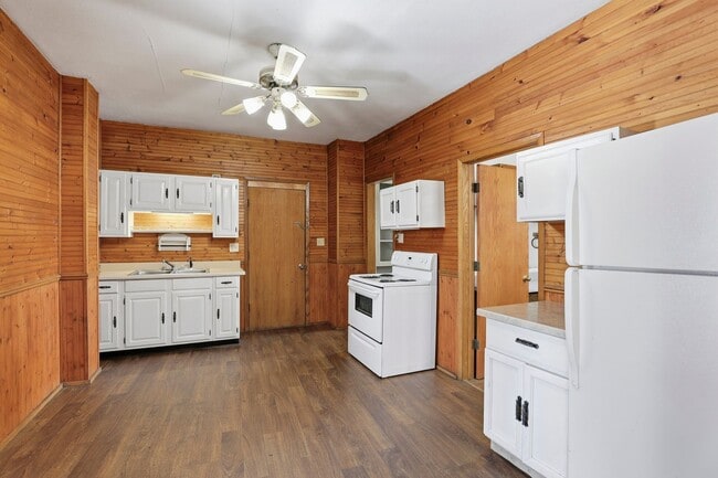 Building Photo - 1028 S 14th St