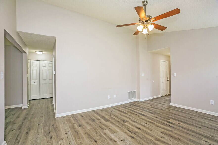 Building Photo - 5614 Sweet River Dr