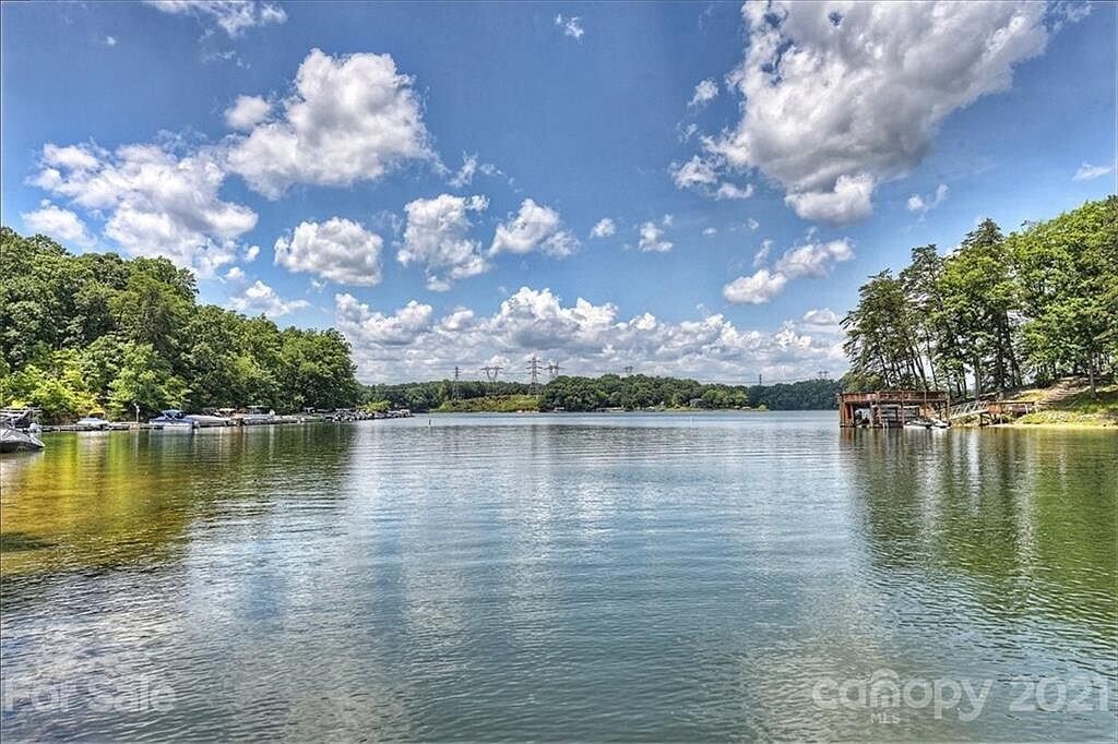 Building Photo - 2427 Mt Isle Harbor Dr