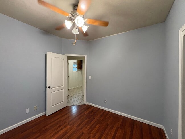 Building Photo - 3 Bedroom Home