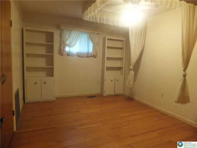 Building Photo - 3021 Rosewood Ct