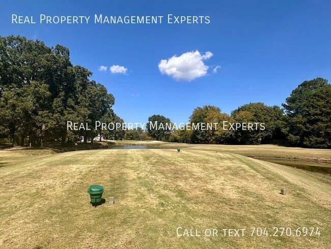 Building Photo - 8509 Golf Ridge Dr