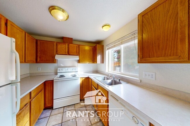 Building Photo - 3-Bedroom, 2-Bath Gem in Walkable Lacey Ne...