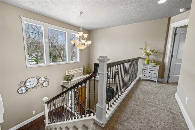 Building Photo - 2279 S Bear Claw Way