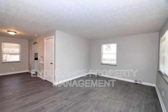 Building Photo - 855 Academy Ave