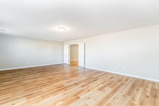 Building Photo - Spacious 5-Bed, 3.5-Bath Residence with 4,003 Sqft, Master on 1st Floor, Elegant Design, & Versat...