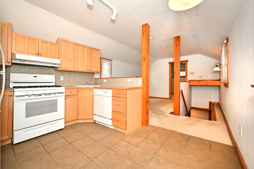 Building Photo - 211 Godwin Ave