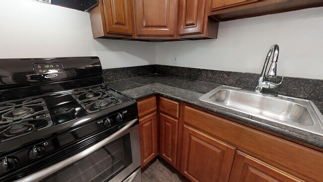 Building Photo - 738 S New Hampshire Ave