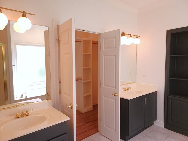 Building Photo - Knoxville 37934 - 4 bedroom, 3.5 bath home...