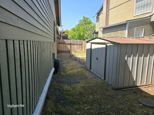 Building Photo - Amazing 3 bedroom home