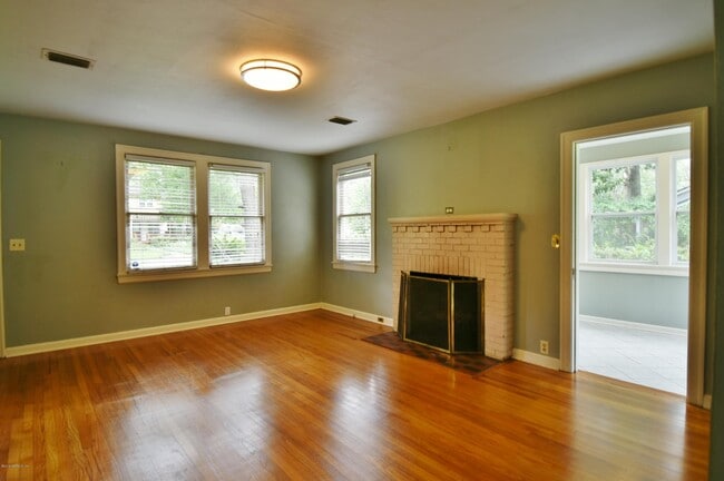 Building Photo - 2929 Arapahoe Ave