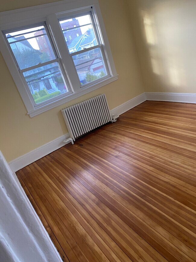 Building Photo - 110 Chauncey Ave