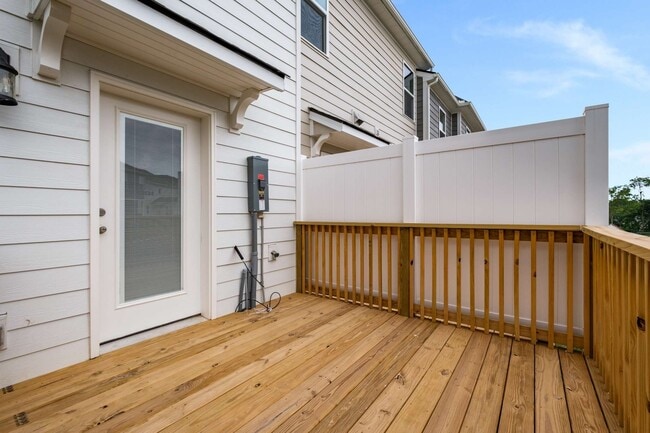 Building Photo - 5339 Bellflower Hls