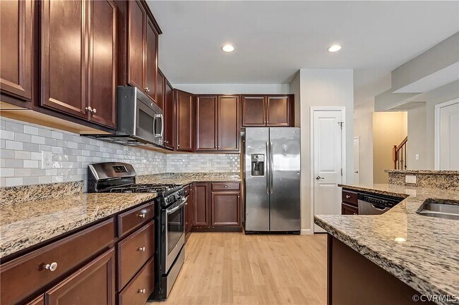 Building Photo - 8127 Creekside Village Dr