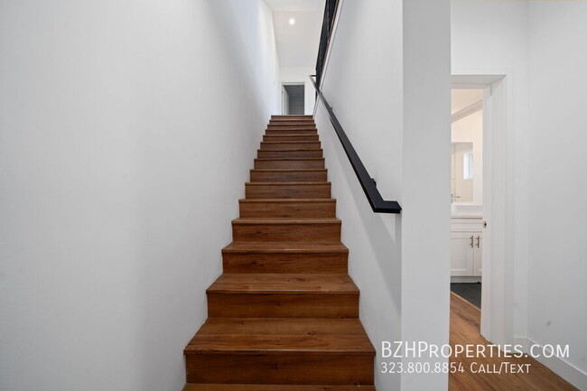 Building Photo - 6334 Beck Ave