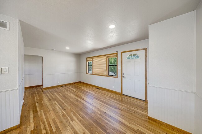 Building Photo - 1350 N 17th St