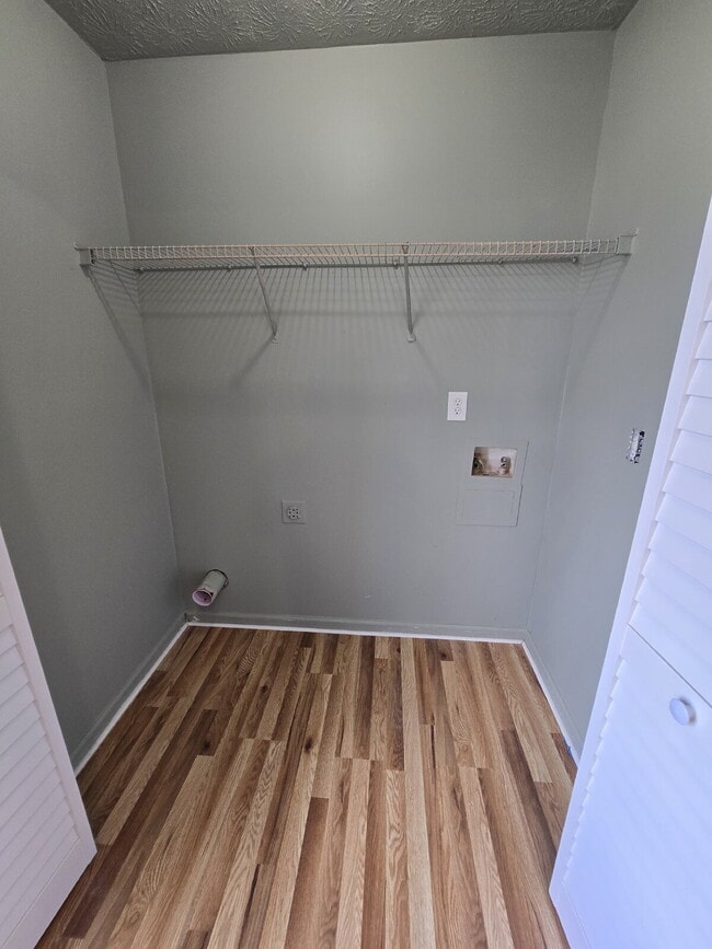 Building Photo - "Charming 4-Bed, 3-Bath Home with 1,500 Sq...