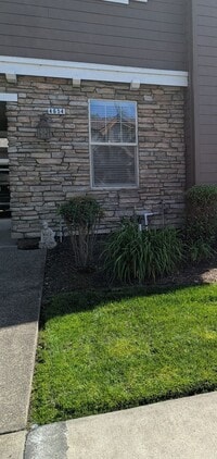 Building Photo - Great location- Granny unit available now