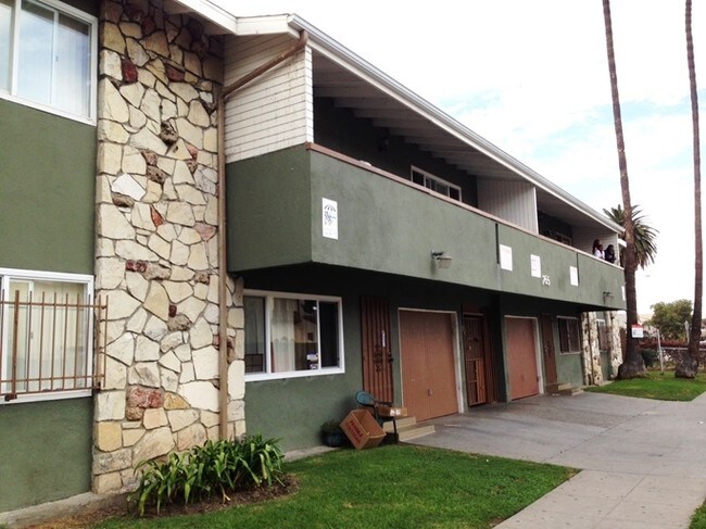 Building Photo - 765 Cerritos Ave