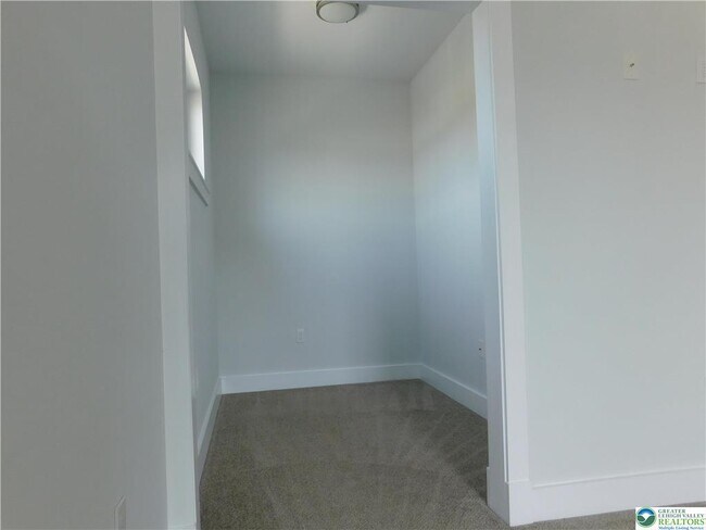 Building Photo - 1674 Best Pl