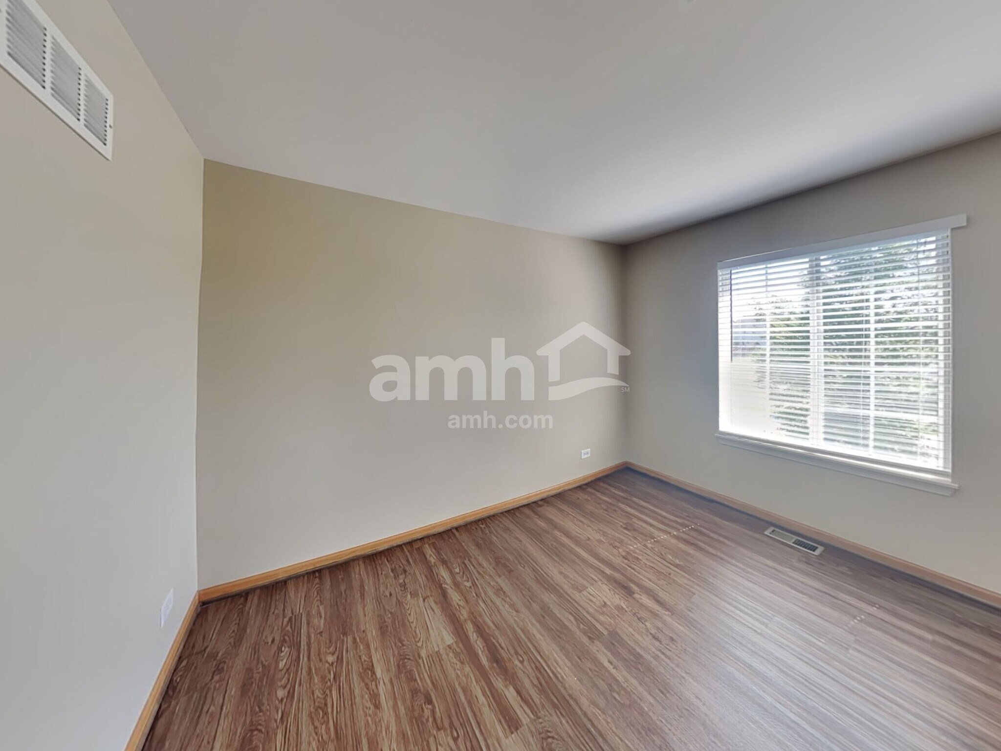Building Photo - 1007 Angelica Cir