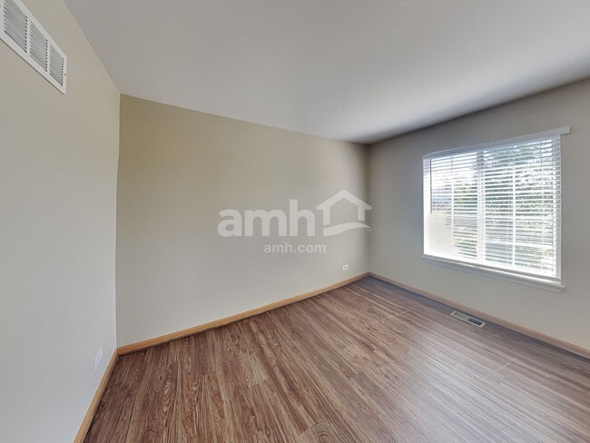 Building Photo - 1007 Angelica Cir