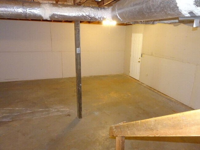 Building Photo - Great location, large wooded and fenced ya...