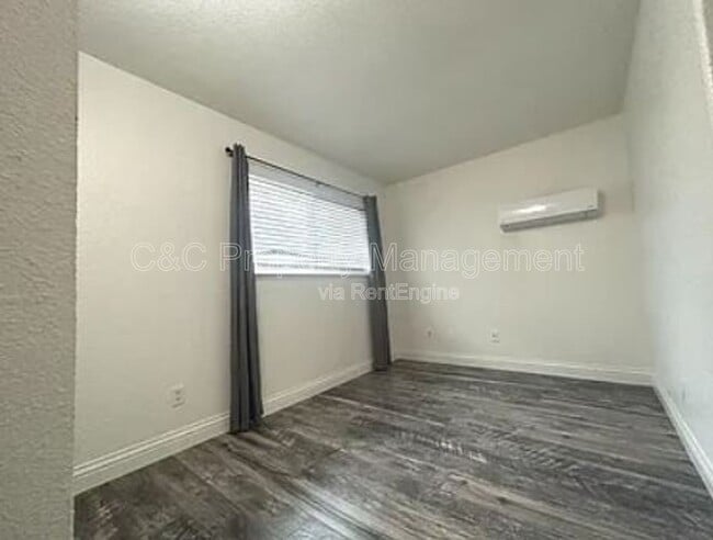 Building Photo - 969 Palm Cir