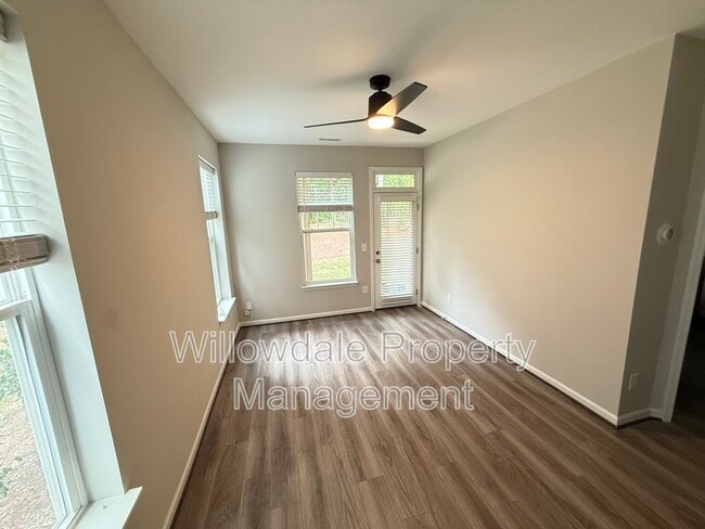 Building Photo - 1059 Lathrop Ln