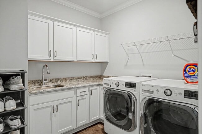 Building Photo - 3 BED | 3.5 BATHS | TWO CAR GARAGE | HERB RIVER | FURNISHED TOWNHOME