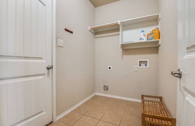 Building Photo - 322 Tribute Dr