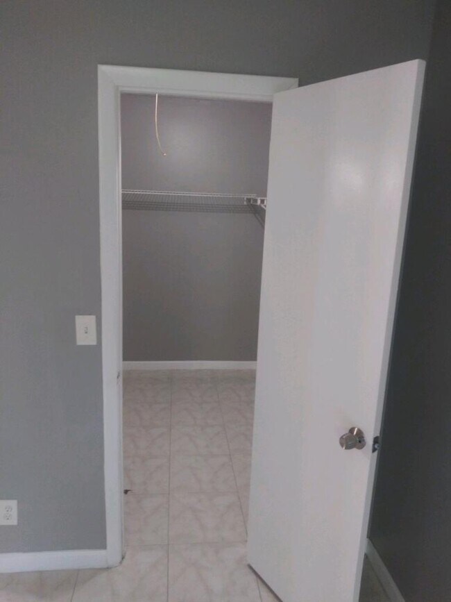Building Photo - 522 Trace Cir