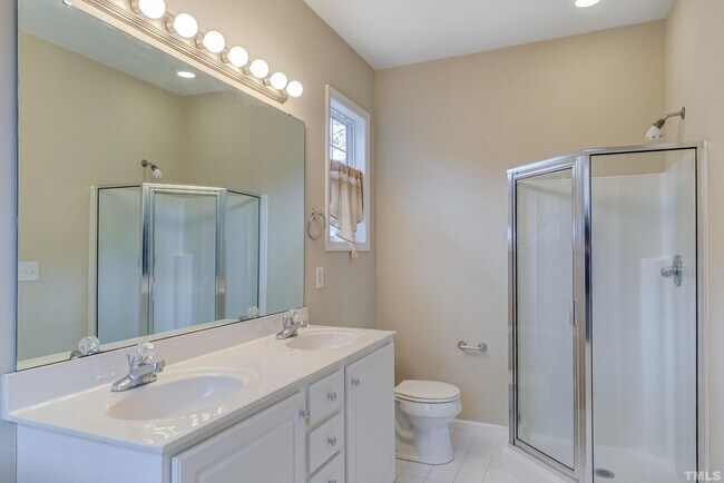 Building Photo - Beautiful single family home!