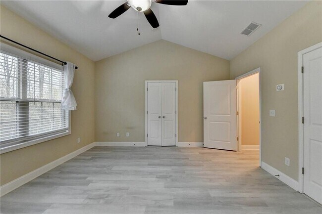 Building Photo - 2405 Tenor Ln