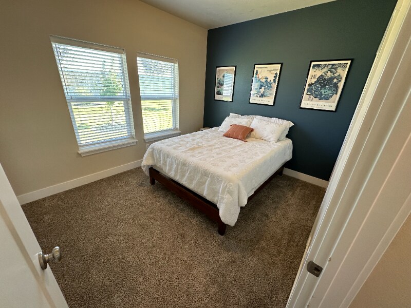 Building Photo - 1600 NE Cinder Loop