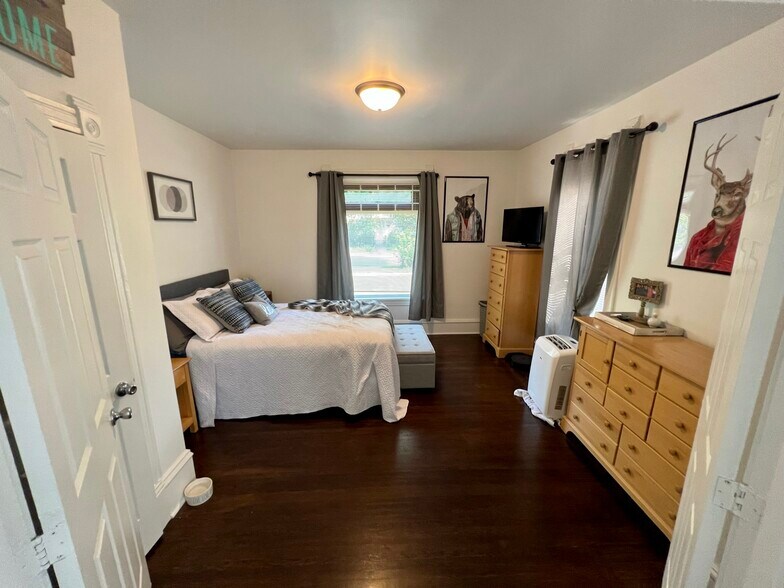 Bedroom #1 (Furnished) - 2714 Polk St NE