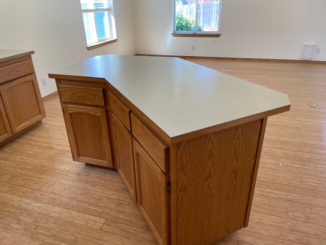 Building Photo - Lovely Single Level Home in Oak Harbor and...