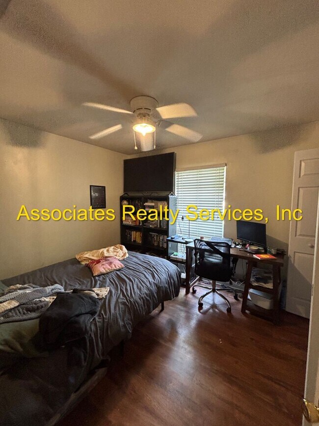 Building Photo - 3 Bed/2 Bath Spacious Home in BLACK ACRES!!!