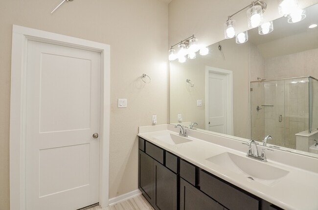 Building Photo - 6807 Vista Ledge Dr