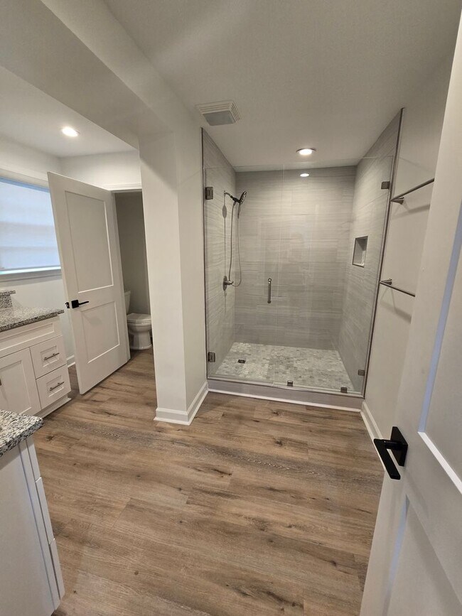 Building Photo - 2534 Forest Dr