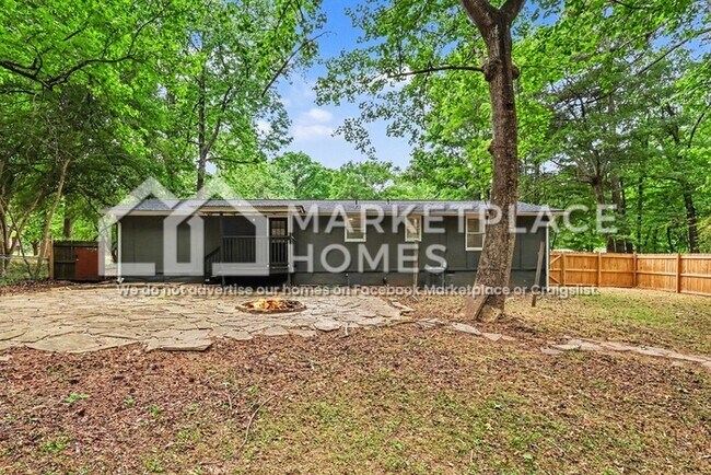 Building Photo - 3834 Maggie Dr SE