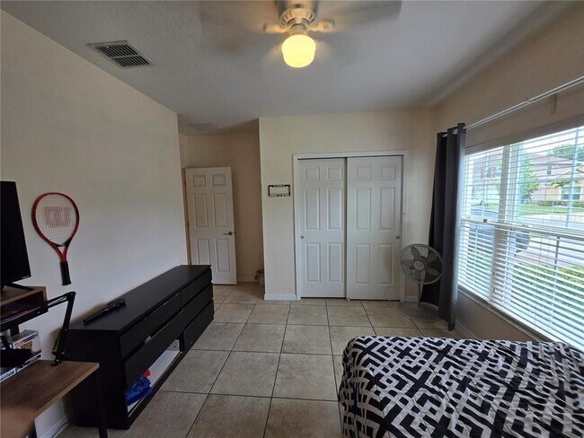 Building Photo - 2246 Waukegan Dr
